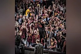 詹姆斯生涯精彩绝杀表现图片