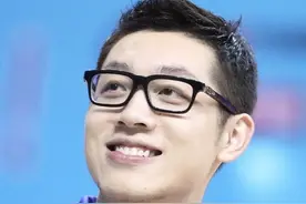 许昕说把金牌送给即将出生的女儿，引来不少争议，本尊幽默回复图片