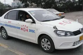 驾驶人注意了，现在换驾照不用去车管所，来这里10分钟领新证图片