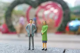 榨干用户的情感咨询：导师月入8万，一套话术忽悠200万图片