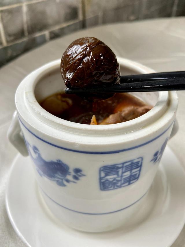 黑蒜炖花胶的好处 2026年黑蒜炖花胶的好处与功效