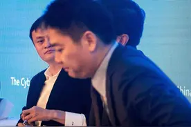刘强东谈马云：短期赚很多不可持续，张磊：敢于不挣不是我们的钱图片