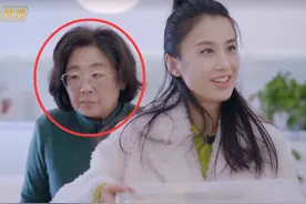 豪门媳妇都这样？黄圣依进门花式夸婆婆，亲妈被晾一边引热议图片