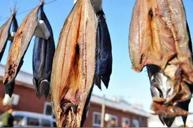 腌制咸鱼，直接抹盐就错了，多加1步，咸鱼更入味，也更易储存图片