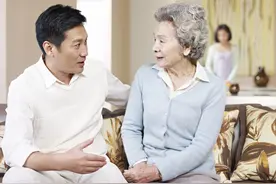 岳母陪嫁三十万，要求女婿给她养老，十年后却物是人非图片