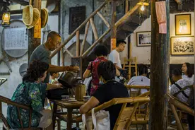 距离成都仅46公里，藏着一家真正的百年老茶馆，全场消费10元封顶图片