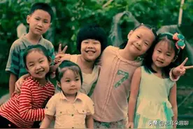 父亲扮乞丐回家，5个儿子只一人接，去世后没来的儿子都愣了图片