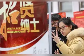 全国有8亿打工人，月薪超过5000元的有多少？新数据来了图片