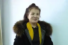 62岁大妈直接向相亲对象要金镯子，坦言：这才能证明你心里有我图片