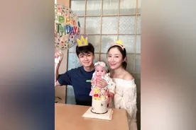 41岁杨怡携老公庆生，女儿颜值完爆一众童星，浓眉大眼格外吸晴图片