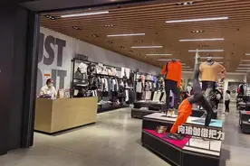 抵制耐克和阿迪又怎样？大学生直呼：太好了，本来我也买不起图片