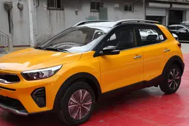 还买啥面包车！合资SUV起亚奕跑油耗仅5.8L，售价已跌至5.88万图片