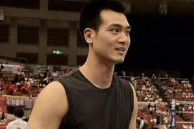 肥水不外流！朱婷终于有绯闻了？他是最帅男陪练，曾被朱婷踢屁股图片