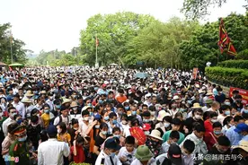 越南举国隆重祭祀炎帝子孙，国家元首亲自上香，朝拜人员成千上万图片