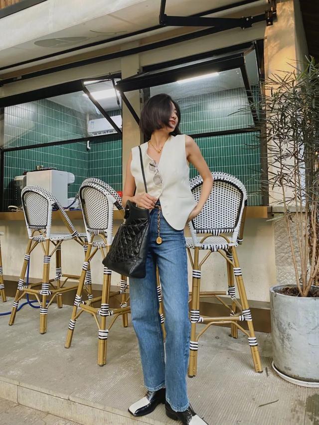 女明星秋季撞衫的第一件单品,我再也不说它鸡肋了