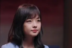 央视记者王冰冰辟谣！现场量头围自证，还公开戳尼格买提痛处？图片