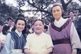 1979年，75岁的邓小平全程步行登顶黄山，他说：这证明我完全合格图片