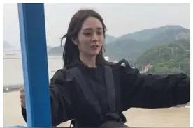 蹦极小姐姐火了，撞脸多位女明星，一脸淡定，网友：难道失恋了？图片