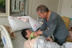 儿媳不愿生娃，52岁大妈赌气生二胎：我上海6套房，你不生我生图片