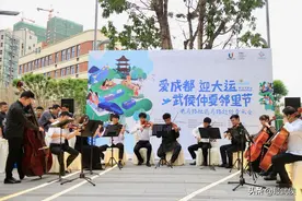 来嘛～到九眼桥，看表演吃冰粉摆地摊儿耍音乐！图片
