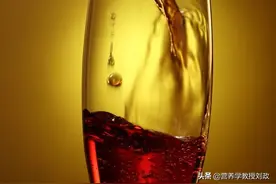 酗酒有害，葡萄酒含有对健康有益的成分，便可以适量喝吗图片