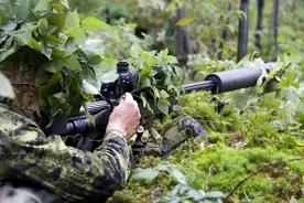 为什么部分狙击手认为在战场上，有时候口香糖比子弹更重要？图片