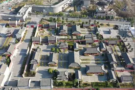 独山县又“火”了！继“天下第一水司楼”后又现“山寨版紫禁城”视频封面