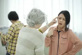 奶奶好心带娃导致宝宝肠坏死！医生：就这么喂孩子，不出问题才怪图片