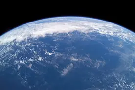 为什么冬天的时候，地球在近日点？夏天却在远日点？图片