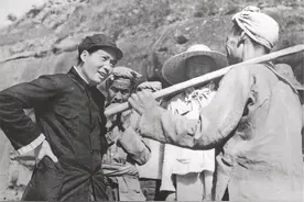 51年，老警卫张瑞岐家庭困难，毛主席知道后难过不已：我得帮助他图片