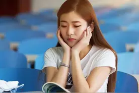 大一新生不当班干部也不参加社团，未来会受影响吗？导员说出答案图片