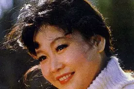 75岁李谷一近照曝光，一婚嫁给恩师，二婚老公如同儿子般年轻图片