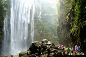 夏天观赏三峡大瀑布是最佳时期，更为壮观图片