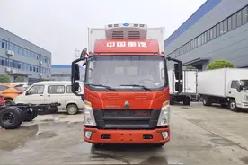 这是一款170马力的重汽豪沃蓝牌重载冷藏车，容积高达20.9立方图片