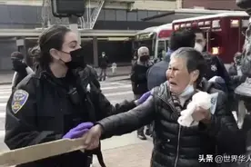 76岁华裔奶奶当街被袭，拿起棍棒“反杀”：亚裔要强硬起来了图片