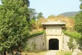 南京放牛娃发现神秘黑洞，青铜国宝重见天日，南唐皇帝墓大揭秘视频封面