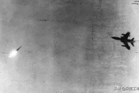 美军无意拍下：红旗2导弹命中美军战机瞬间！没有美军机能够闯入图片