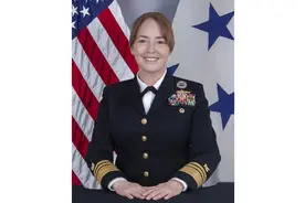 美国国防后勤局局长，海军中将军衔，手枪神射手，参加过海湾战争图片