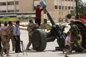 亚阿战场的超级巨炮：民用钢管，装填硝酸铵化肥，发射煤气罐炮弹图片