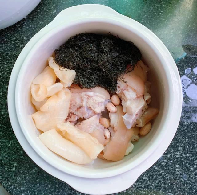 花胶猪脚煲汤的功效与作用 2026年花胶猪脚煲汤的功效与作用是什么