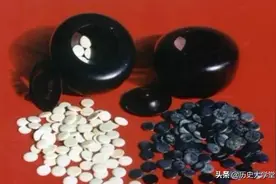 现代围棋是黑棋先下，为何在《雍正王朝》剧中却是白棋先下图片