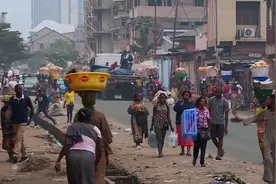 记录刚果的超级富豪和穷人的生活，贫富差距也太大了图片