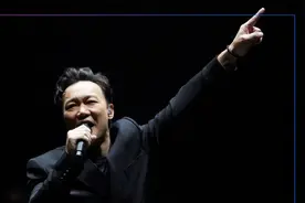 爱在黎明破晓，爱在黄昏日落，陈奕迅线上音乐会的浪漫get到了吗图片