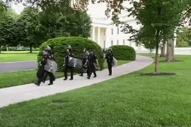 持续更新丨美警察暴力执法致黑人死亡 纽约、华盛顿等地抗议者与警方发生冲突图片