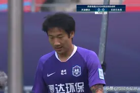 2-0！中超倒数第1踢疯了，大黑马迎暴击，门将被铲后满地打滚图片