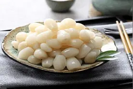 糖醋蒜怎么腌制才好吃？光加糖和醋吗？学会第一步，爽脆又好吃图片