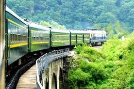 此生一定要坐的5趟绿皮火车，坐着火车去旅行，你最想体验哪一趟图片