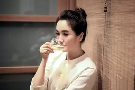 深扒！左小青的上位改命史！有野心的女人，确实很牛图片