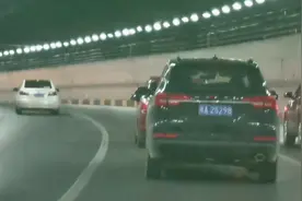 快速路上“龟速”行，慢车挡道快不起来，市民：限快也要限慢图片