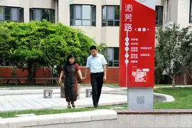 从教28年，山东省实验中学这对“夫妻档”老师携手战高三，相互学习也“暗自较劲”图片